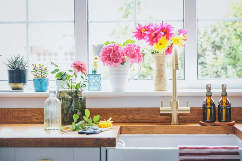 تزیین آشپزخانه با گل مصنوعی